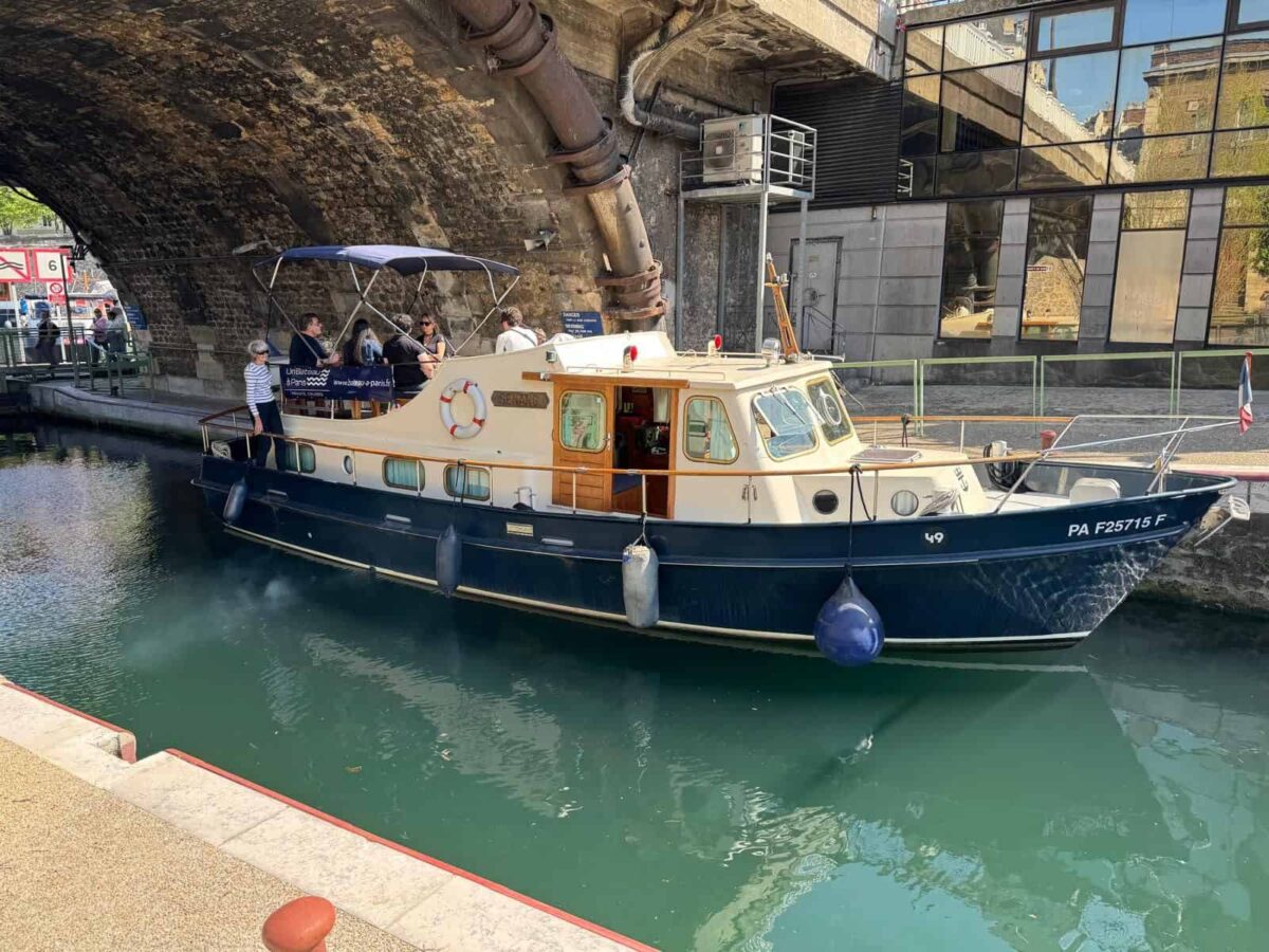 Photo du Senang, l'un des meilleurs bateaux de croisière privée sur la Seine